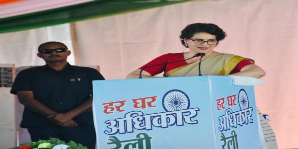বিহাৰত চৰকাৰ গঠন হ’লে মহিলাসকলে মাহিলী লাভ কৰিব ২৫০০ টকাৰ পেঞ্চনঃ প্ৰিয়ংকা গান্ধী