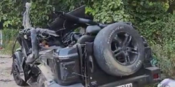 গুৰুগ্ৰামঃ ডিভাইডাৰত খুন্দিয়াই থাৰৰ তিনি যুৱতী আৰু দুজন যুৱককে ধৰি পাঁচজনৰ মৃত্যু