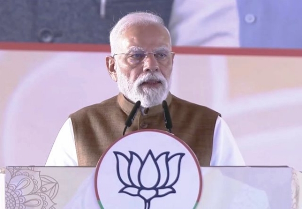 प्रधानमंत्री नरेन्द्र मोदी सोमवार को दिल्ली में भाजपा कार्यालय के उद्घाटन कार्यक्रम को संबोधित करते हुए