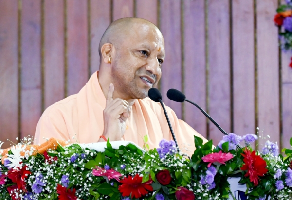 आईआईटी कानपुर में बोलते सीएम योगी आदित्यनाथ