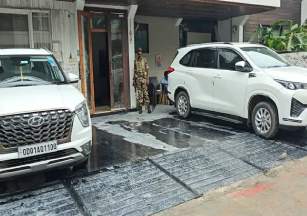 रायपुर के ला विस्टा कॉलोनी में ईडी की दबिश