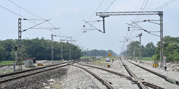তিনিচুকীয়া-ডাংৰি আৰু মাকুম-লিডো খণ্ডত বিদ্যুতিকৰণৰ কাম সম্পূৰ্ণ