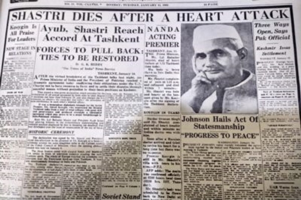 लालबहादुर शास्त्री के निधन की खबर का छायाचित्र