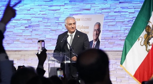 ईरान के पूर्व शाह के पुत्र रेजा पहलवी। रेजा पहलवी निर्वासित हैं। फोटो- एक्स@ रेजा पहलवी ईरान के पूर्व शाह के पुत्र रेजा पहलवी। रेजा पहलवी निर्वासित हैं। फोटो- एक्स@ रेजा पहलवी