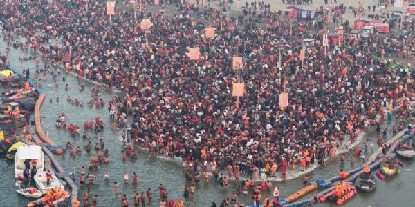 মকৰ সংক্ৰান্তিঃ সংগমৰ পাৰত ভক্তৰ লহৰ, পুৱা ৮ বজাৰ ভিতৰত ২১ লাখ লোকৰ পবিত্ৰ স্নান