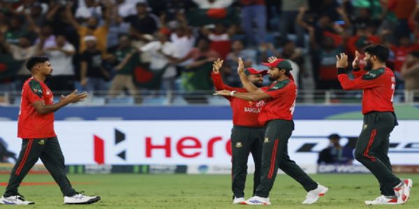 বাংলাদেশ ক্ৰিকেটৰ সংকটঃ খেলুৱৈৰ সকলো ফৰ্মেট বৰ্জনৰ ভাবুকি