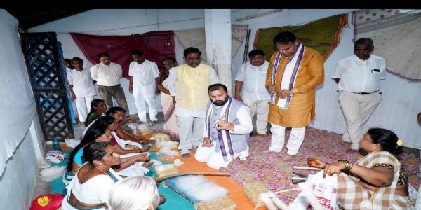 পণ্ডুৰু খাদীলৈ জি আই টেগ, খাদী গ্ৰামোদ্যোগ আয়োগৰ প্ৰধানমন্ত্ৰীলৈ কৃতজ্ঞতা জ্ঞাপন