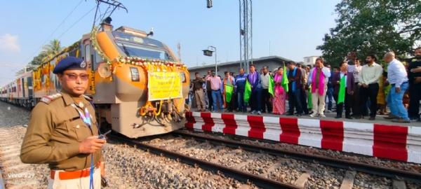 কোকৰাঝাৰত অমৃত ভাৰত স্লীপাৰ এক্সপ্ৰেছক উষ্ম আদৰণি ।