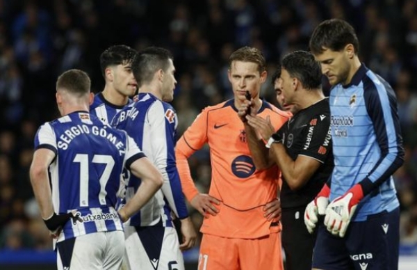 टेबल टॉपर बार्सिलोना की टीम