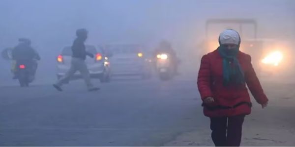 দিল্লীত তীব্ৰ শীতৰ প্ৰকোপ, হ্ৰাস পাব পাৰে সৰ্বোচ্চ উষ্ণতা, বায়ু প্ৰদূষণ ‘বিপজ্জনক’