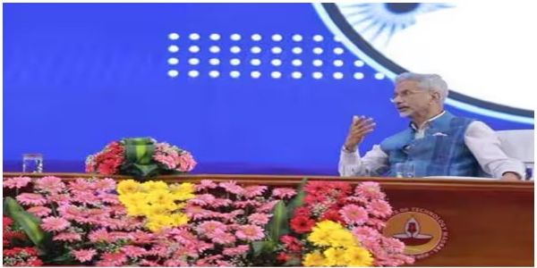 সন্ত্ৰাসবাদক সমৰ্থন কৰাসকলৰ সৈতে ভাৰতে পানী ভাগ কৰিব নোৱাৰেঃ এছ জয়শংকৰ