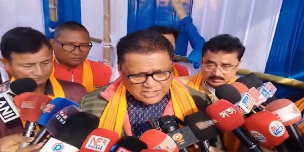 তিৱা স্বায়ত্তশাসিত পৰিষদৰ মুখ্য কাৰ্যালয়ত ঐতিহাসিক প্ৰতিমূৰ্তি উন্মোচন, অনুদান ঘোষণা শিক্ষামন্ত্ৰীৰ