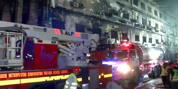 পাকিস্তানৰ কৰাচীৰ শ্বপিং প্লাজাত অগ্নিকাণ্ডৰ ফলত ২৬ জনৰ প্ৰাণহানি; ১৮ জন চিনাক্ত, ৭৬ জন নিৰুদ্দেশ