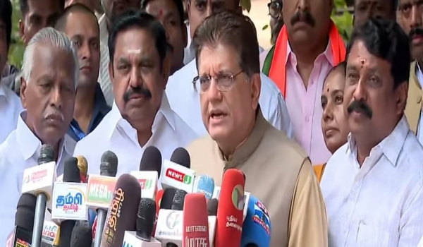 সাংবাদিকৰে পীযুষ গোৱেলৰ বাৰ্তালাপ সাংবাদিকৰে পীযুষ গোৱেলৰ বাৰ্তালাপ