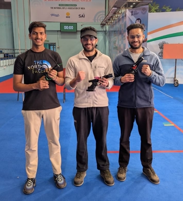 25 मीटर रैपिड फायर पिस्टल पुरुष टी2 विजेता - (बाएं से दाएं) - सूरज शर्मा (मध्य प्रदेश), विजयवीर सिद्धू (पंजाब), उदयवीर सिद्धू (पंजाब)