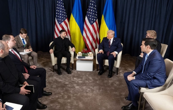 दावोस में ट्रंप और जेलेंस्की की मुलाकात। फोटो सौजन्य - यूक्रेन के राष्ट्रपति की प्रेस सेवा