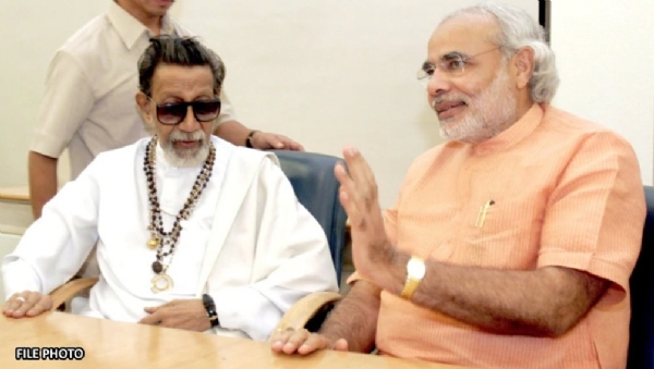 प्रधानमंत्री नरेन्द्र मोदी ने आज एक्स पर बालासाहेब ठाकरे से पुरानी मुलाकात के दो फोटो साझा किए हैं। प्रधानमंत्री नरेन्द्र मोदी ने आज एक्स पर बालासाहेब ठाकरे से पुरानी मुलाकात के दो फोटो साझा किए हैं।