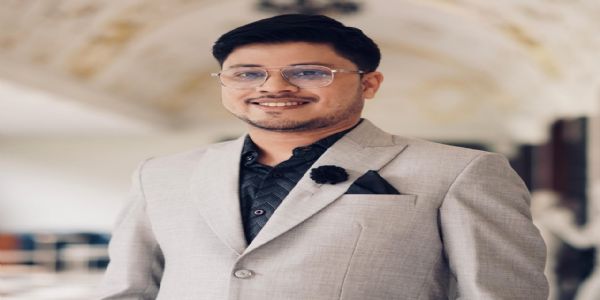 স্বৰ্ণপদক সহ শোণিতপুৰৰ প্ৰথমগৰাকী নিউৰো চাৰ্জন হিচাপে কৃতিত্ব অৰ্জন তেজপুৰ মেধাৱী সন্তান ডা০ আংগিৰস ভট্টাচাৰ্য্যৰ