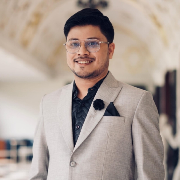 স্বৰ্ণপদক সহ শোণিতপুৰৰ প্ৰথমগৰাকী নিউৰো চাৰ্জন হিচাপে কৃতিত্বৰ পৰিচয় তেজপুৰ মেধাৱী সন্তান ডা০ আংগিৰস ভট্টাচাৰ্য্যৰ