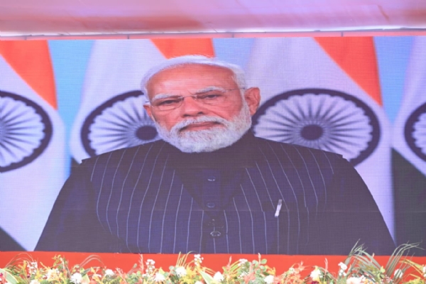 प्रधानमंत्री लोगों को संबोधित कर रहे प्रधानमंत्री लोगों को संबोधित कर रहे