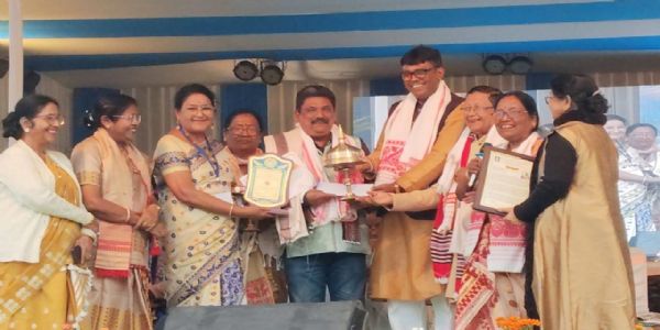 জ্যেষ্ঠ সাংবাদিক-সমাজকৰ্মী পংকজ বৰুৱালৈ সদৌ অসম লেখিকা সমাৰোহ সমিতিৰ ‘সামাজিক -সাংবাদিক বঁটা ২০২৫’ প্ৰদান