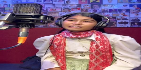 প্ৰতিভাৱন শিল্পী মীনা চৌধুৰী, ৰঙিয়াৰ ৰাজপথত দিনে নিশাই চলাই গৈছে জীৱন সংগ্ৰাম