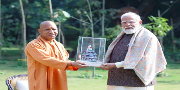 উত্তৰ প্ৰদেশৰ মুখ্যমন্ত্ৰীৰ প্ৰধানমন্ত্ৰীক সৌজন্যমূলক সাক্ষাৎ