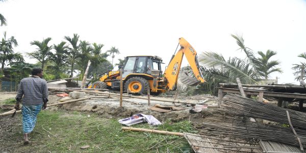 সন্ধিয়া ছয় বজাত সমাপ্ত বুঢ়াচাপৰি বন্যপ্ৰাণী অভয়াৰণ্যৰ উচ্ছেদ অভিযান