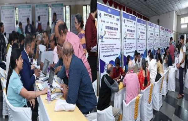 एक निवेशक शिविर की बैठक का जारी फोटो एक निवेशक शिविर की बैठक का जारी फोटो