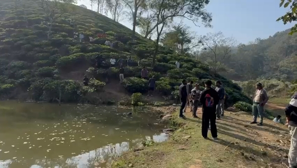 সোণাপুৰৰ আমচং চাহ বাগিচাত উদ্ধাৰ মৃতদেহ। সোণাপুৰৰ আমচং চাহ বাগিচাত উদ্ধাৰ মৃতদেহ।