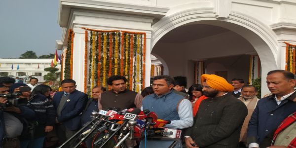 দিল্লী বিধানসভাৰ অধ্যক্ষৰ ওচৰত আতিশীৰ সদস্যপদ বাতিলৰ দাবী