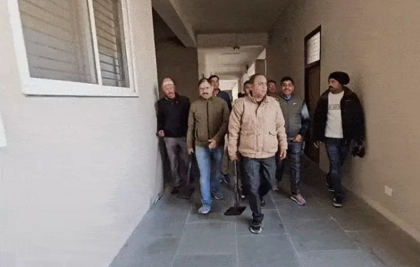 रीवा जिला न्यायालय परिसर में जांच में जुटी पुलिस