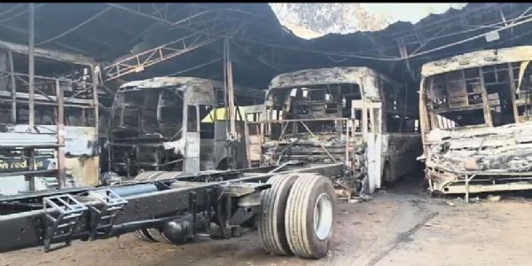 লখৰাৰ গাড়ী মটৰ মেৰামতি কৰা ৱৰ্কশ্বপ ত অগ্নিকাণ্ড,কেইবা লাখ টকাৰ বাছ ভস্মীভুত