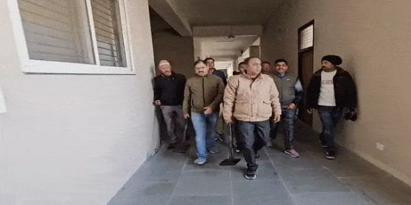 মধ্যপ্ৰদেশৰ ৰেৱা জিলা আদালতত বোমা বিস্ফোৰণৰ ভাবুকি পোৱাৰ ফলত অধিবক্তাৰ চেম্বাৰ কৰিলে খালী