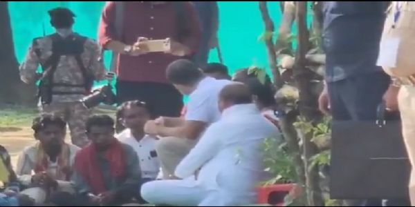 মৃত জনজাতীয় শিশুৰ পৰিয়ালৰ সৈতে সাক্ষাৎ কৰিবলৈ মধ্য প্ৰদেশৰ বালাঘাটত উপস্থিত ৰাহুল গান্ধী