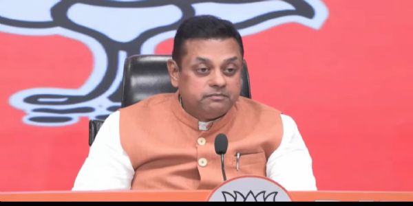 ৰাহুল গান্ধীয়ে ৰাজপথৰ প্ৰতিবাদত ৰাষ্ট্ৰপতিক টানি আনিবলৈ চেষ্টা কৰাৰ অভিযোগ বিজেপিৰ