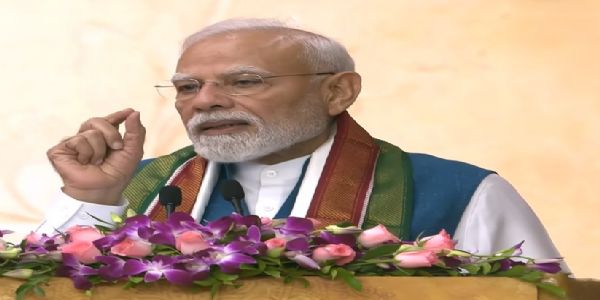 প্ৰতিজন যুৱকে নিজৰ ভৱিষ্যত বৃহত্তৰ দৃষ্টিভংগীৰে চোৱা উচিতঃ প্ৰধানমন্ত্ৰী