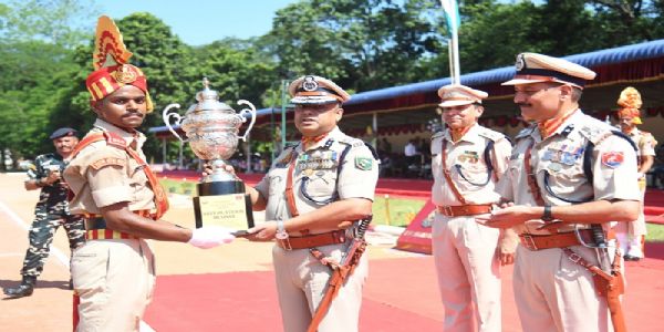 তেজপুৰত এছ এছ বিৰ দীক্ষান্ত সমাৰোহত ৩১ গৰাকী মহিলাসহ ১২৭ গৰাকী জোৱানৰ শপত গ্ৰহণ