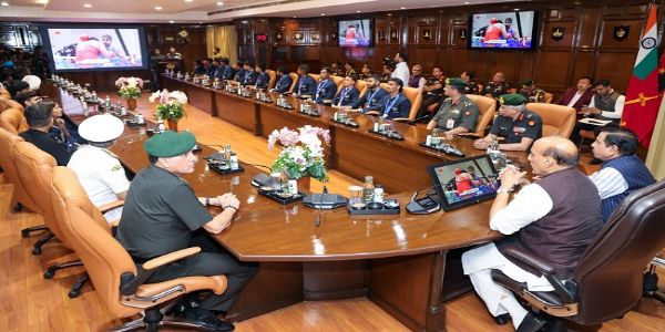 এছিয়ান গেমছত ২৭টা পদক লাভ কৰা সশস্ত্ৰ বাহিনীৰ খেলুৱৈসকলক প্ৰতিৰক্ষা মন্ত্ৰীৰ সম্বৰ্ধনা