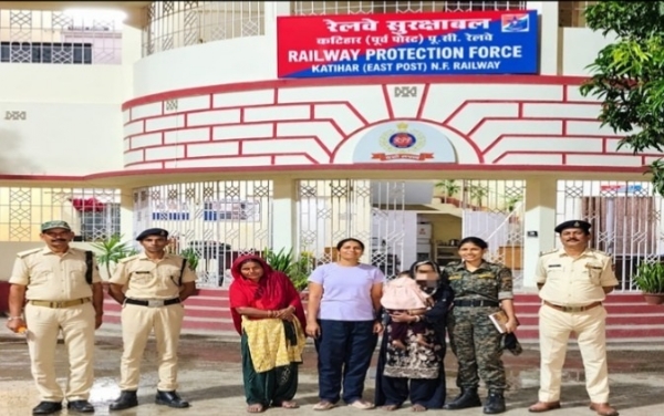 মহিলা যাত্ৰীৰ সুৰক্ষাৰ বাবে কেন্দ্ৰীভূত পদক্ষেপৰ জৰিয়তে যাত্ৰী সুৰক্ষা অধিক শক্তিশালীকৰণ উত্তৰ-পূব সীমান্ত ৰে’লৱেৰ