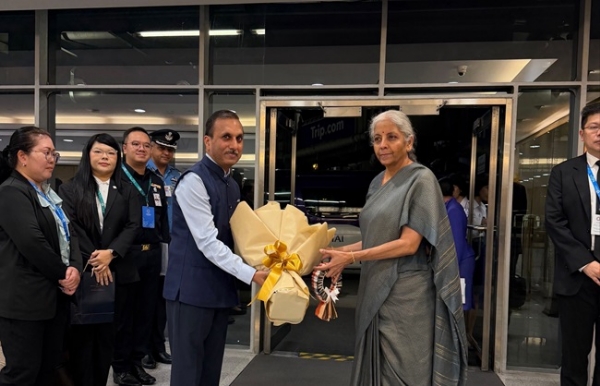 बैंकॉक में  वित्त मंत्री निर्मला सीतारमण का भारत के राजदूत पुनीत अग्रवाल ने किया स्वागत