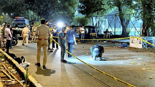फोटो: जुहू फायरिंग की घटना की जांच कर रही पुलिस