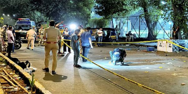 টাইগাৰ শ্ৰফৰ গুলীচালনাৰ গোচৰ: বিৰোধীয়ে কয় যে মহাৰাষ্ট্ৰৰ আইন-শৃংখলা ত্ৰুটি, ৰাষ্ট্ৰপতিৰ শাসনৰ দাবী