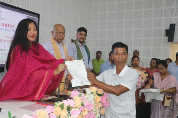 কোকৰাঝাৰত বিশেষ অভিযানৰ জৰিয়তে বন অধিকাৰ পট্টা বিতৰণ