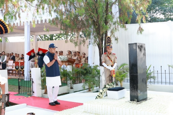 কৰ্তব্যৰত অৱস্থাত প্রাণ আহুতি দিয়া আৰক্ষীৰ বিষয়া-জোৱানলৈ গভীৰ শ্রদ্ধা জ্ঞাপন মুখ্যমন্ত্ৰীৰ