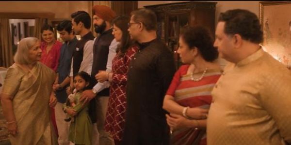 'মিঠে মে কেয়া হে ছবিখনৰ ট্ৰেইলাৰে কৌতূহল বৃদ্ধি কৰিছিল, পাৰিবাৰিক নাটকৰ ৰং দেখুৱাইছিল