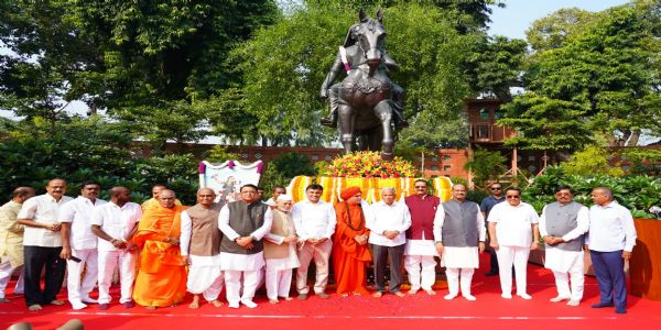 সংসদ পৰিসৰত ৰাণী চেন্নাম্মাৰ জন্ম বাৰ্ষিকী আৰু ২০২ সংখ্যক বিজয় বাৰ্ষিকী উদযাপন