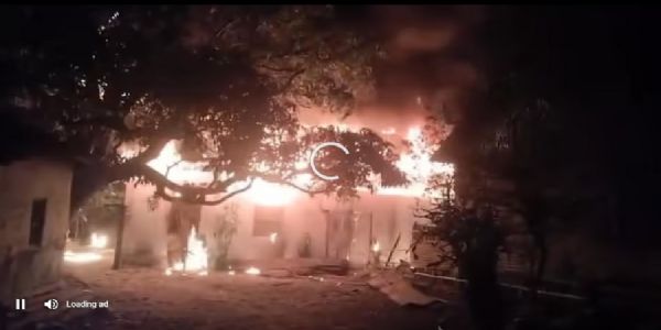 অৰুণাচল প্ৰদেশৰ পাছিঘাটত বান্ধ বিৰোধী প্ৰতিবাদৰ হিংসাত্মক ৰূপ, কেইবাটাও অট্টালিকা আৰু বাহনত অগ্নিসংযোগ