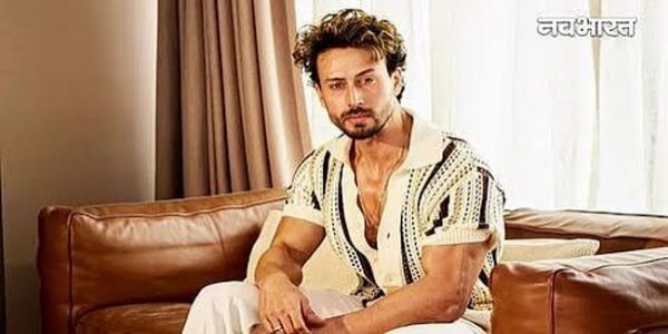 টাইগাৰ শ্ৰফ গুলীচালনাৰ গোচৰত চুৰাটৰ পৰা উদ্ধাৰ দুটা পিষ্টল আৰু ১০টা সজীৱ কাৰ্টিজ