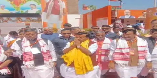ঝাৰখণ্ড বিজেপিৰ ৰাজ্যিক কাৰ্যনিৰ্বাহক সমিতিৰ বৈঠকত উপস্থিত ৰাষ্ট্ৰীয় সভাপতি নীতিন নবীন, মণ্ডাৰ বজাই শিল্পীসকলক কৰিলে উৎসাহিত